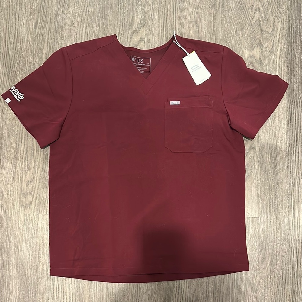 Figs Men's Maroon V-Neck one pocket scrub top